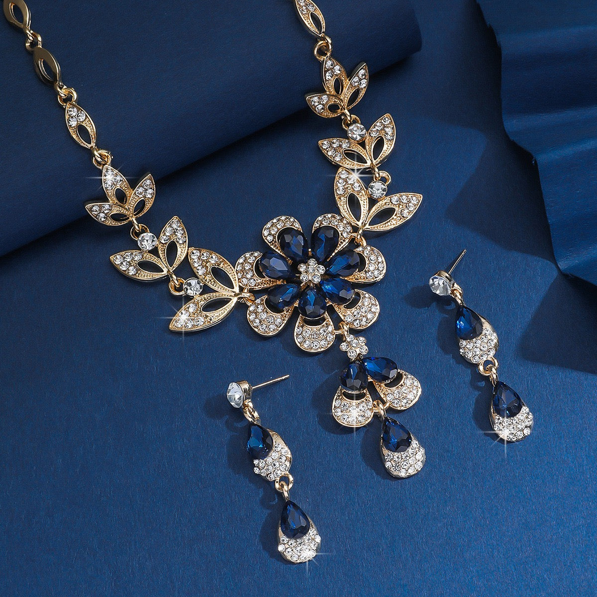 Gorgeous blue crystal necklace earrings set